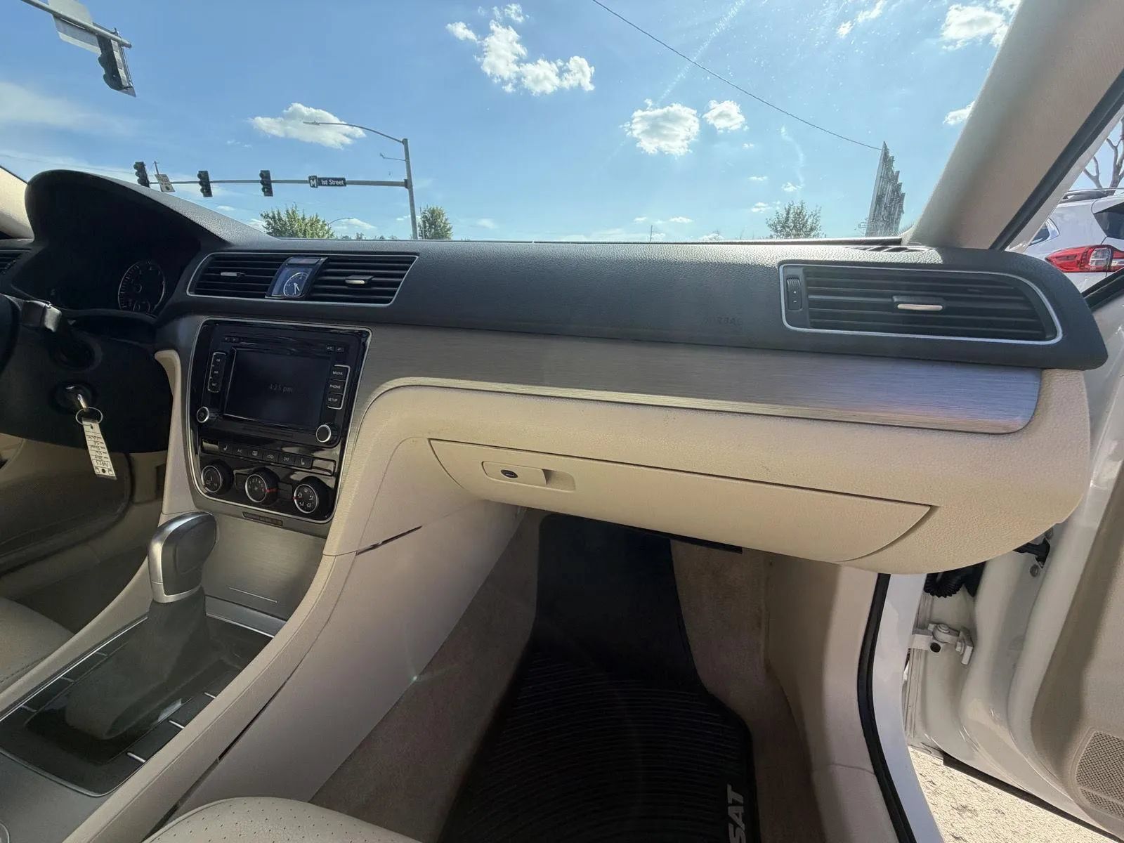 Used 2015 Volkswagen Passat 1.8T SE FWD image 14