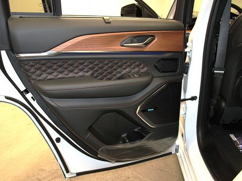 New 2026 Jeep Grand Cherokee Summit w/ MOPAR Finishing Package AWD/4WD image 36