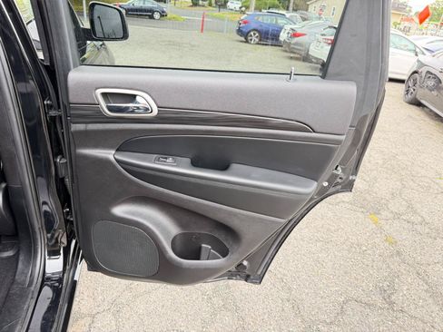 Used 2021 Jeep Grand Cherokee Laredo X AWD/4WD image 42