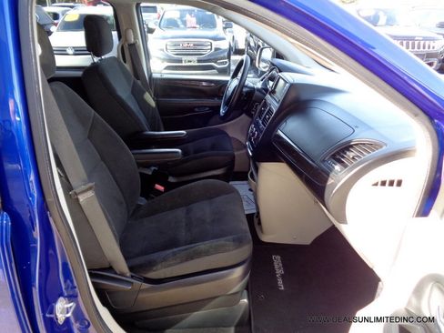 Used 2018 Dodge Grand Caravan SE image 20