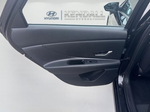 Used 2025 Hyundai Elantra SE FWD image 22