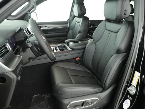 New 2024 Jeep Wagoneer L Series III w/ HD Trailer Tow Package image 11