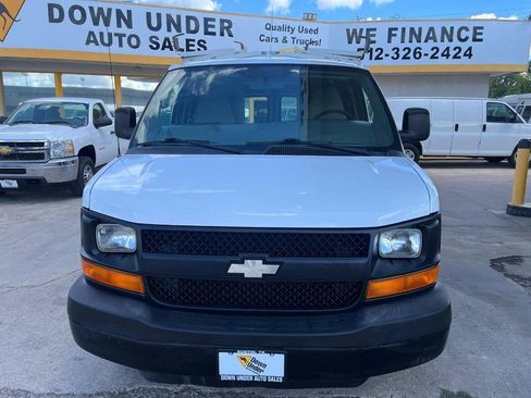 Used 2010 Chevrolet Express 1500 image 2