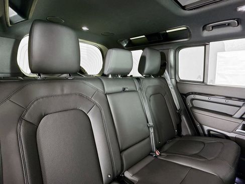 Used 2025 Land Rover Defender 110 X-Dynamic SE image 15