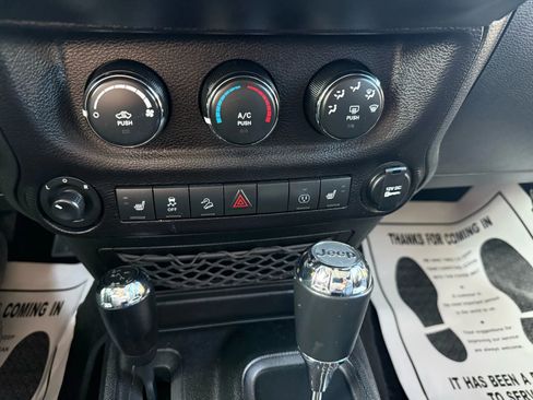 Used 2017 Jeep Wrangler Unlimited Rubicon AWD/4WD image 11