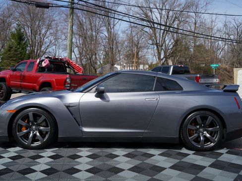 Used 2010 Nissan GT-R Premium image 11