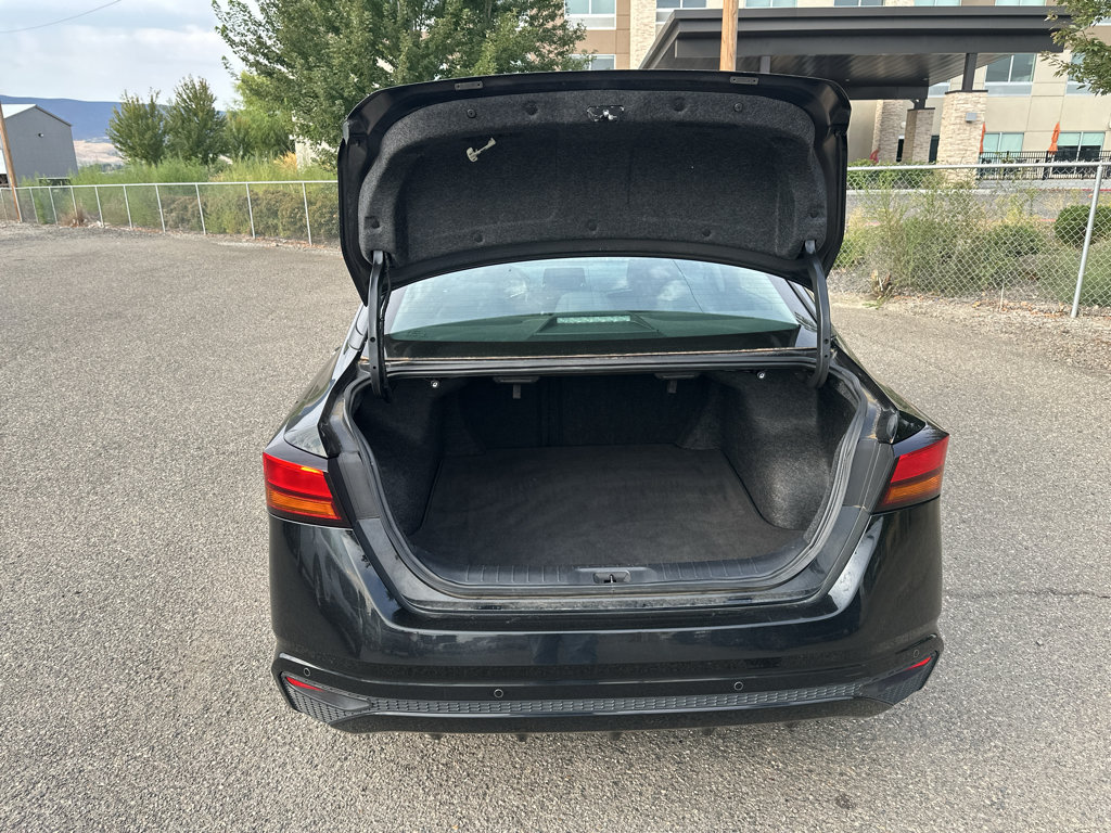 Used 2024 Nissan Altima 2.5 SV FWD image 13