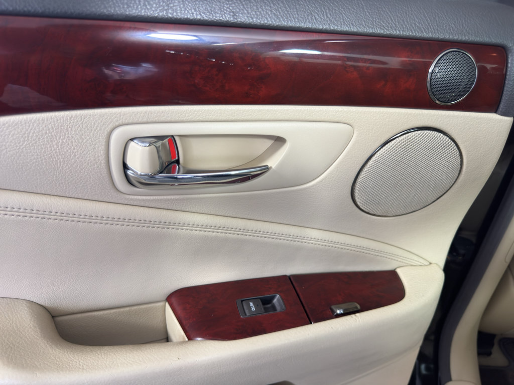 Used 2010 Lexus LS 460 w/ Luxury Value Edition RWD image 31