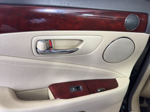 Used 2010 Lexus LS 460 w/ Luxury Value Edition RWD image 31