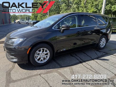 Used 2024 Chrysler Voyager LX FWD image 1