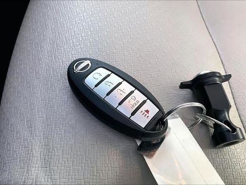 Certified 2022 Nissan Rogue SV w/ SV Premium Package image 13