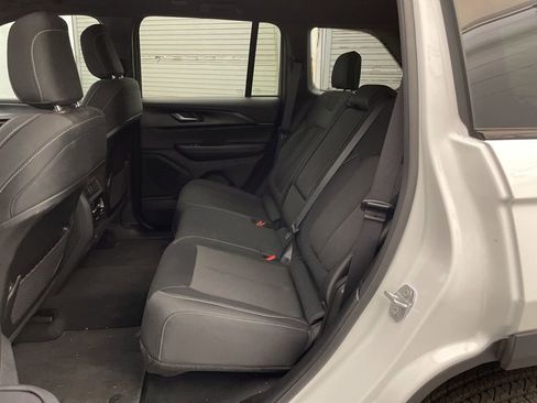 New 2025 Jeep Grand Cherokee Laredo image 16