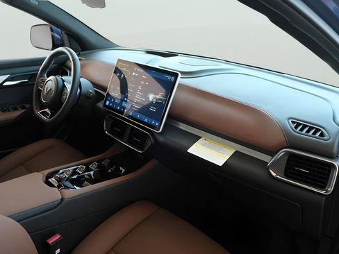 New 2025 VinFast VF 8 Plus AWD/4WD image 15