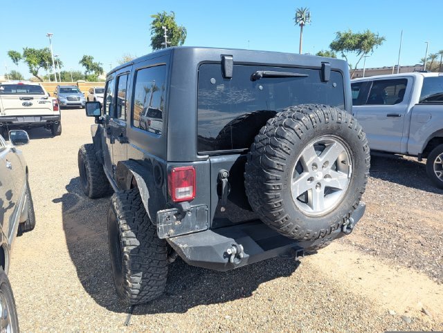 Used 2017 Jeep Wrangler Unlimited Rubicon w/ Connectivity Group AWD/4WD image 10