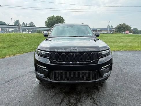 Used 2024 Jeep Grand Cherokee Limited w/ Luxury Tech Group II AWD/4WD image 3