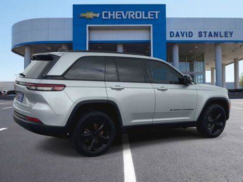 Used 2023 Jeep Grand Cherokee Altitude RWD image 8