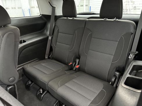 Used 2023 GMC Acadia SLE w/ Driver Convenience Package image 14