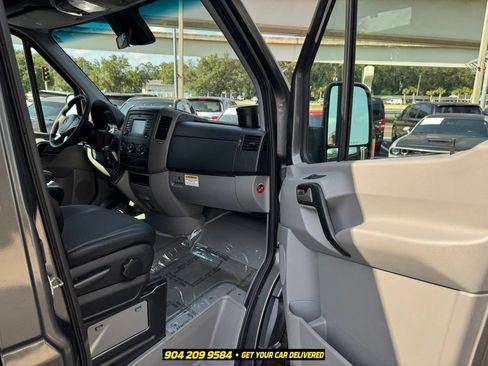 Used 2018 Mercedes-Benz Sprinter 2500 image 32