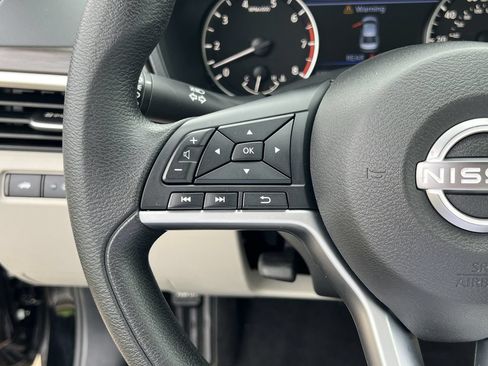 Used 2024 Nissan Altima 2.5 SV FWD image 10