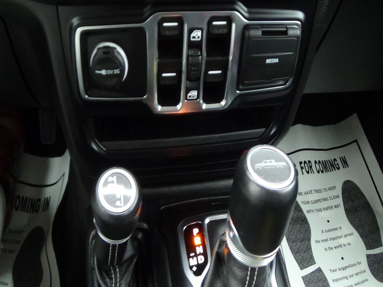 Used 2022 Jeep Gladiator Overland w/ Popular Equipment Package AWD/4WD image 29