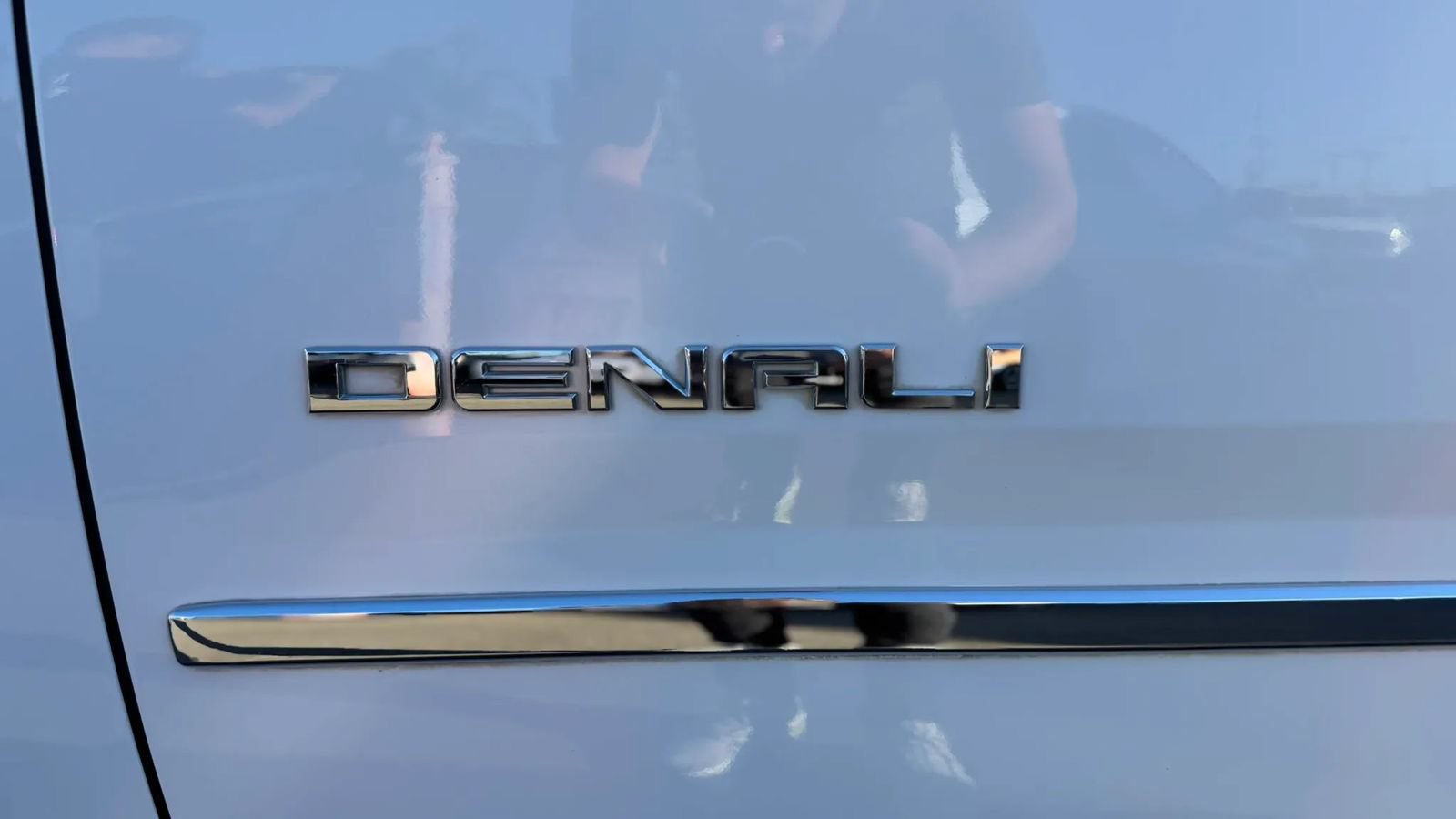 Used 2015 GMC Yukon XL Denali w/ Touring Package RWD image 32