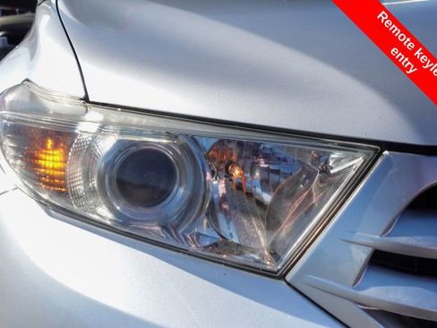 Used 2012 Toyota Highlander FWD image 6