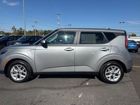 Used 2023 Kia Soul LX w/ LX Technology Package image 4