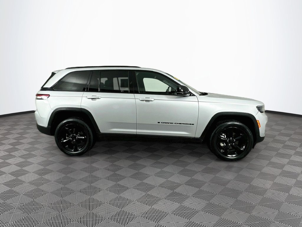 Certified 2024 Jeep Grand Cherokee Limited w/ Black Appearance Package AWD/4WD image 14