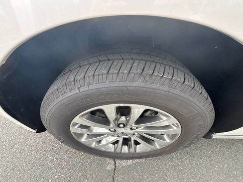 Used 2018 Ford Expedition Limited w/ Equipment Group 301A AWD/4WD image 9