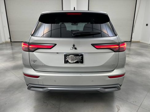 Used 2025 Mitsubishi Outlander SE FWD image 8