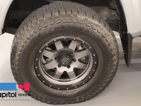 Certified 2022 Toyota Tacoma SR5 AWD/4WD image 8