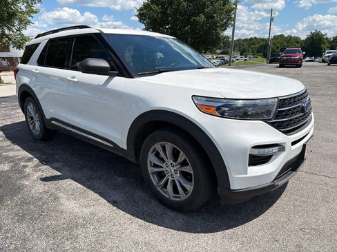 Used 2020 Ford Explorer XLT w/ Equipment Group 202A AWD/4WD image 2