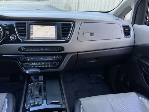 Used 2017 Kia Sedona SX Limited image 15