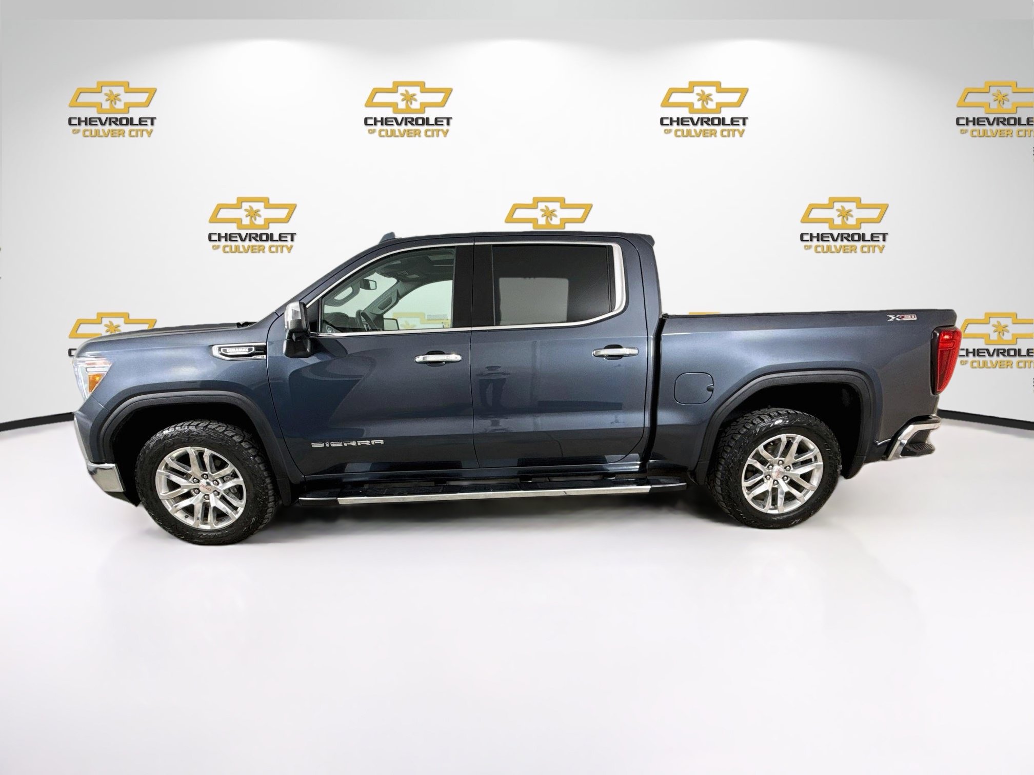 Used 2022 GMC Sierra 1500 SLT w/ SLT Premium Plus Package AWD/4WD image 5