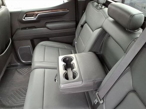 Used 2024 Chevrolet Silverado 1500 LT Trail Boss w/ Convenience Package II AWD/4WD image 32