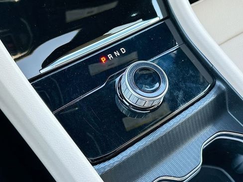 Used 2025 Jeep Grand Cherokee Limited w/ Luxury Tech Group II image 17