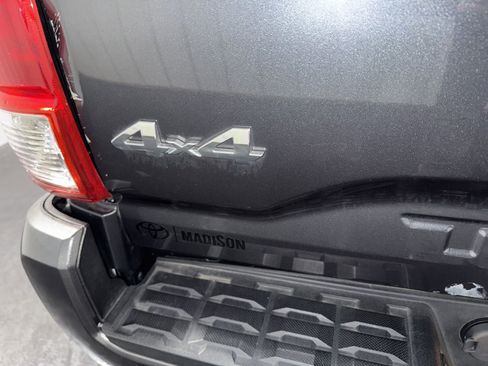 Used 2023 Toyota Tacoma SR AWD/4WD image 31