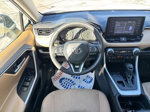 Used 2022 Toyota RAV4 XLE image 15