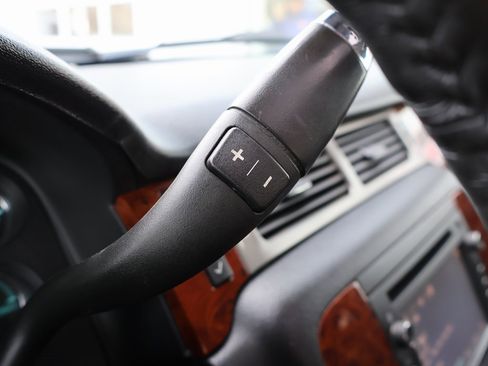 Used 2012 Chevrolet Avalanche LTZ image 18