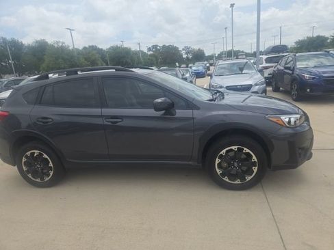 Used 2021 Subaru Crosstrek 2.0i Premium w/ Moonroof Package AWD/4WD image 2