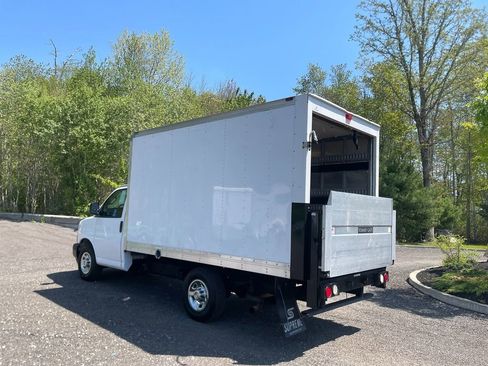 Used 2017 Chevrolet Express 3500 RWD image 8