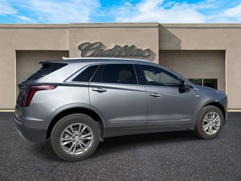Certified 2022 Cadillac XT5 Premium Luxury image 3