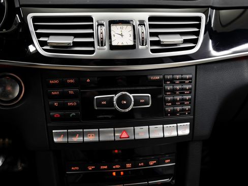Used 2015 Mercedes-Benz E 400 Sedan image 14