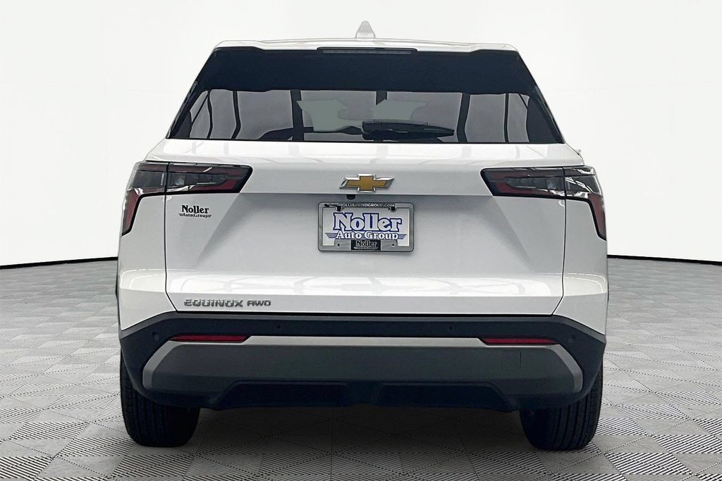 Used 2025 Chevrolet Equinox LT AWD/4WD image 4