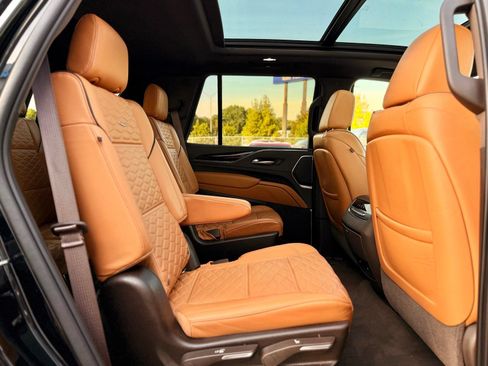 Used 2021 Cadillac Escalade Sport w/ LPO, ONYX Package AWD/4WD image 38