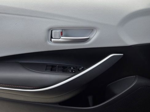 Used 2025 Toyota Corolla SE w/ SE Premium Package image 28