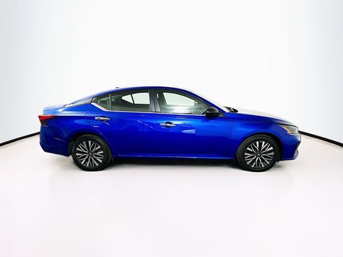 Used 2025 Nissan Altima 2.5 SV image 10