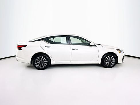 Used 2024 Nissan Altima 2.5 SV w/ SV Premium Package FWD image 10