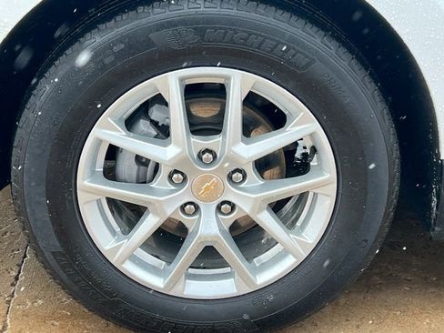 Used 2024 Chevrolet Equinox LT image 6