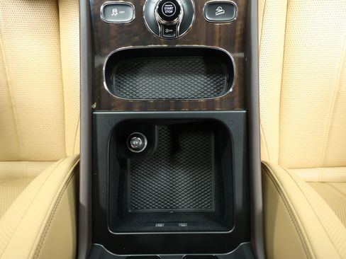 Used 2021 Bentley Bentayga image 44